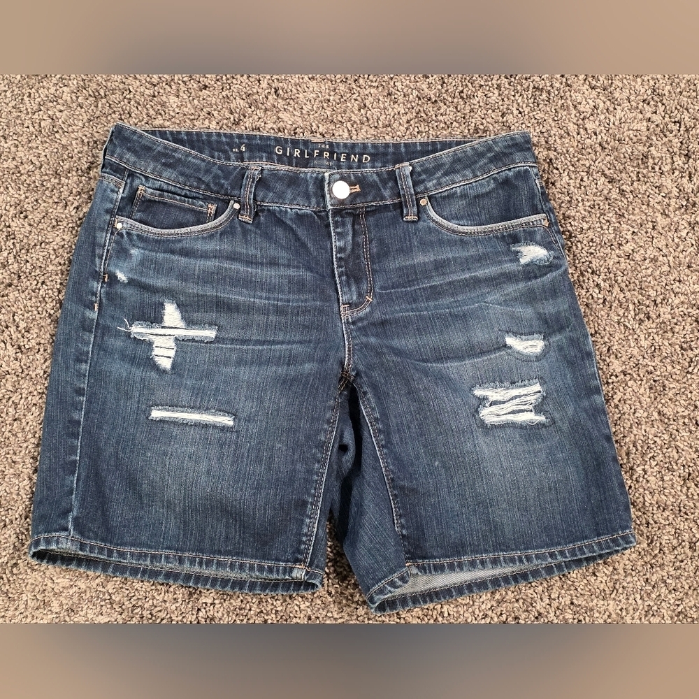 White House Black Market Girlfriend Distressed Denim Shorts Size 4 - Picture 1 of 5